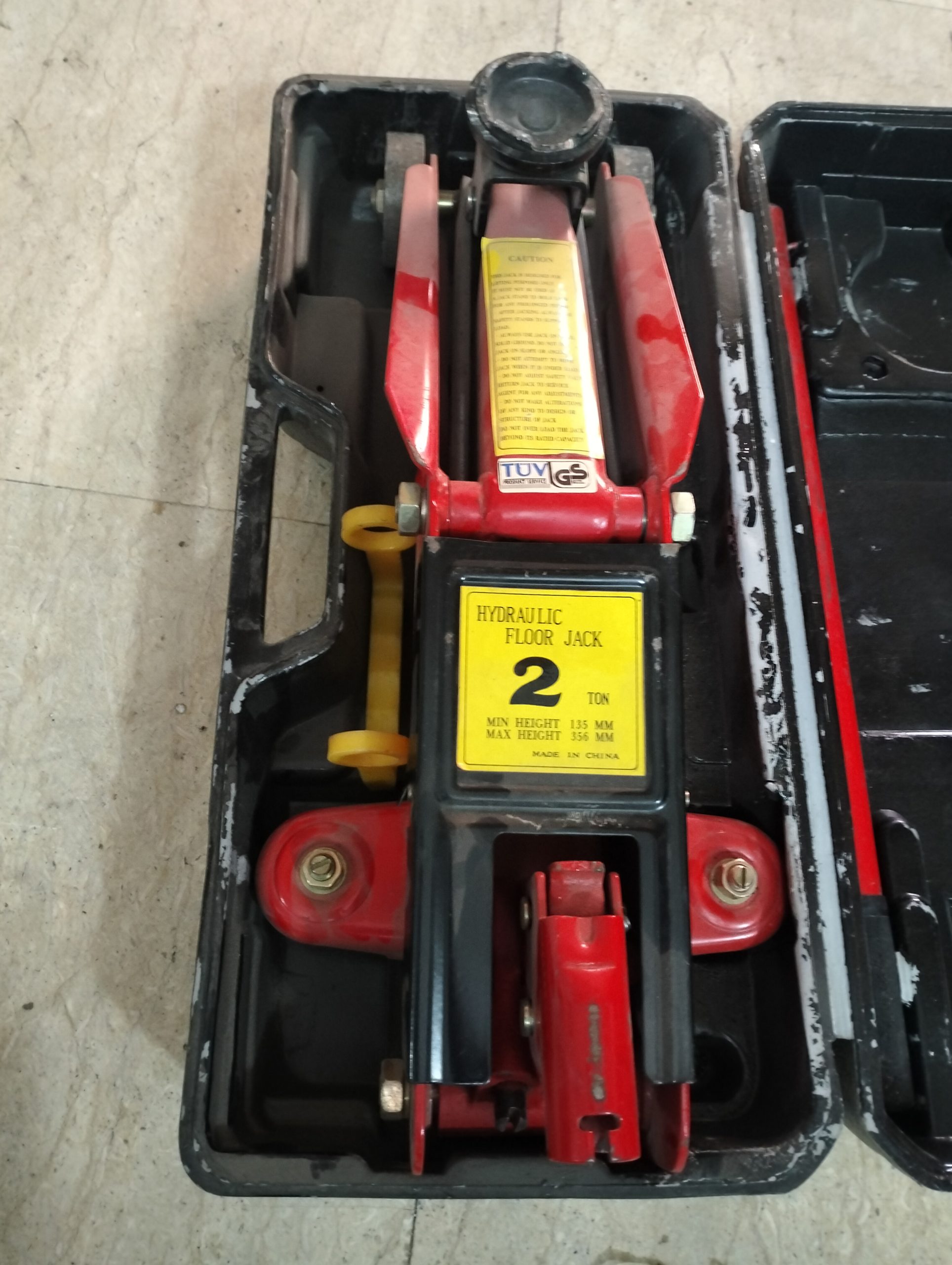 Hydraulic Crocodile Jack, 2 Ton Lifting Capacity كوريك تمساح خدمة شاقة صينى 2 طن بشنطة بلاستيك بحالة ممتازة Hydraulic Crocodile Jack, 2 Ton Lifting Capacity كوريك تمساح خدمة شاقة صينى 2 طن بشنطة بلاستيك بحالة ممتازة