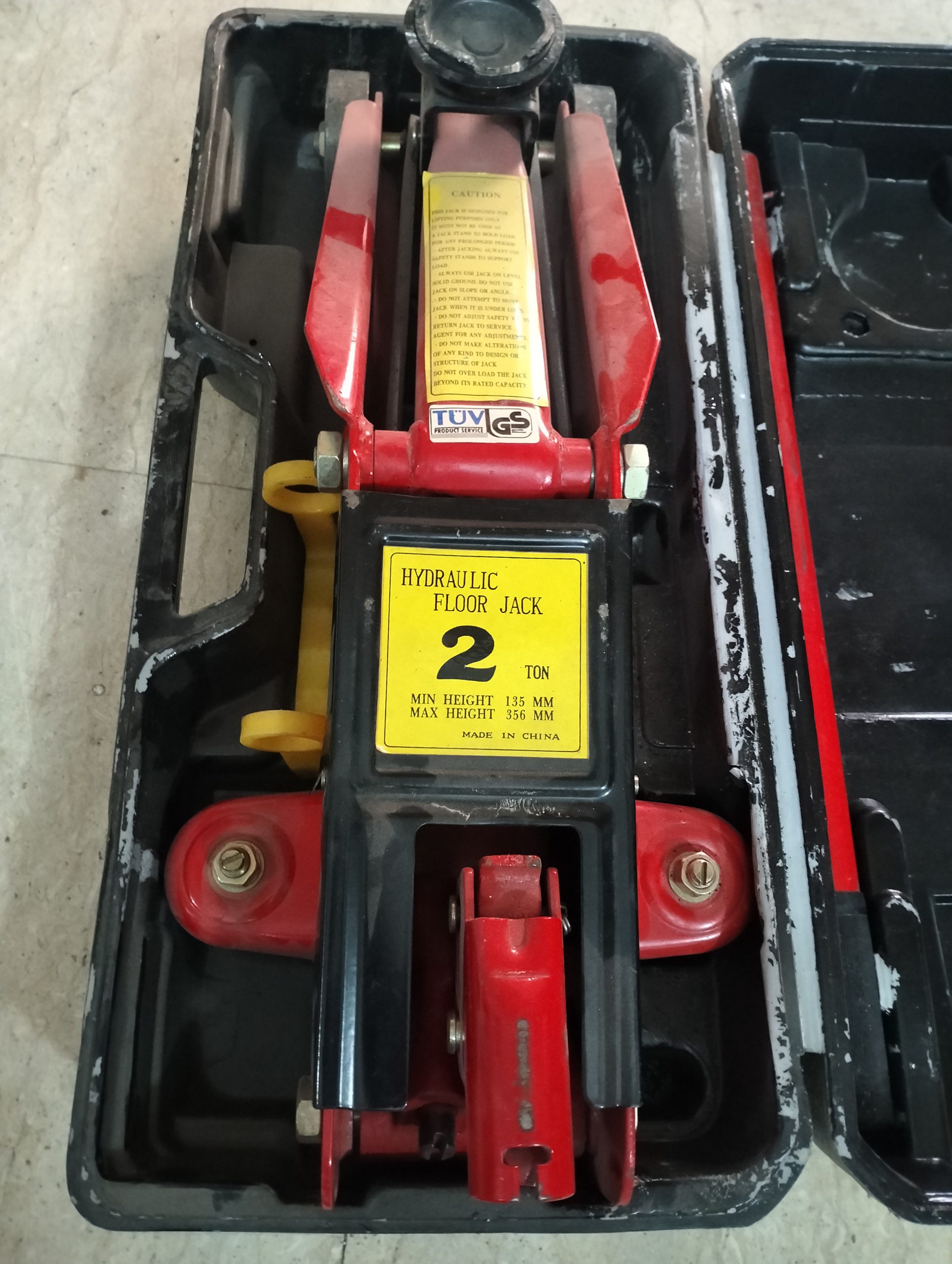 Hydraulic Crocodile Jack, 2 Ton Lifting Capacity كوريك تمساح خدمة شاقة صينى 2 طن بشنطة بلاستيك بحالة ممتازة Hydraulic Crocodile Jack, 2 Ton Lifting Capacity كوريك تمساح خدمة شاقة صينى 2 طن بشنطة بلاستيك بحالة ممتازة